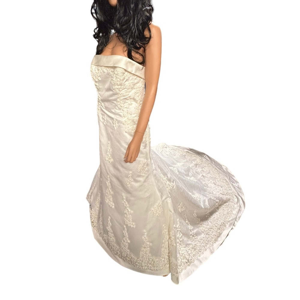 Wedding Dress - Picture 9 of 13
